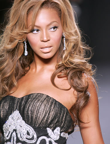 BEYONCE GRACIOUSLY DECIDES TO PUSH BACK HER SINGLE DEBUT AS NOT TO THROW